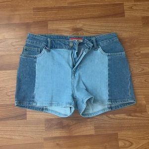 Super cute and flattering jean shorts